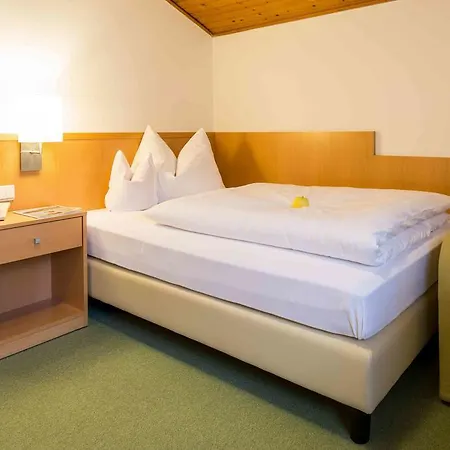 Hotel An Der Linde 3*